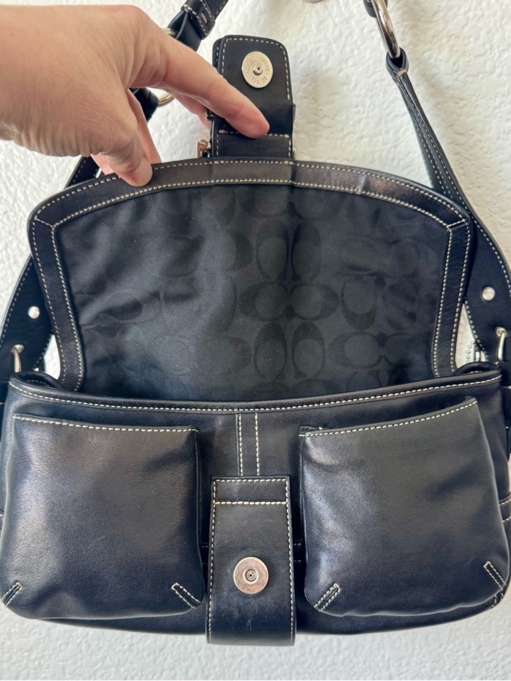 Coach Soho Black Leather Flap Shoulder Bag Buckle Detail Classic 0658 EUC - Picture 6 of 10